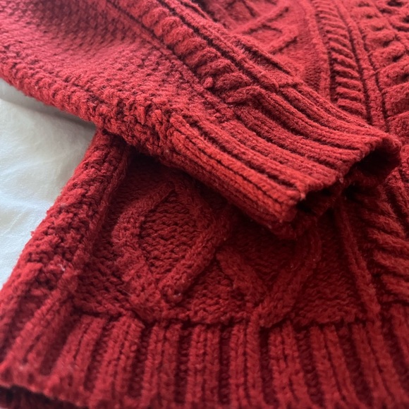 Uniqlo Red Cable Knit Sweater - Picture 4 of 8